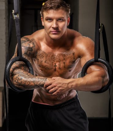 bodybuilder-posing-gym-studio-shot.jpg